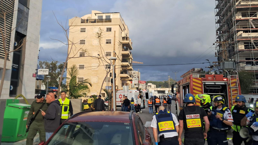 1 mort et 4 blessés légers à modérés à Tel-Aviv et dans les zones bédouines du sud